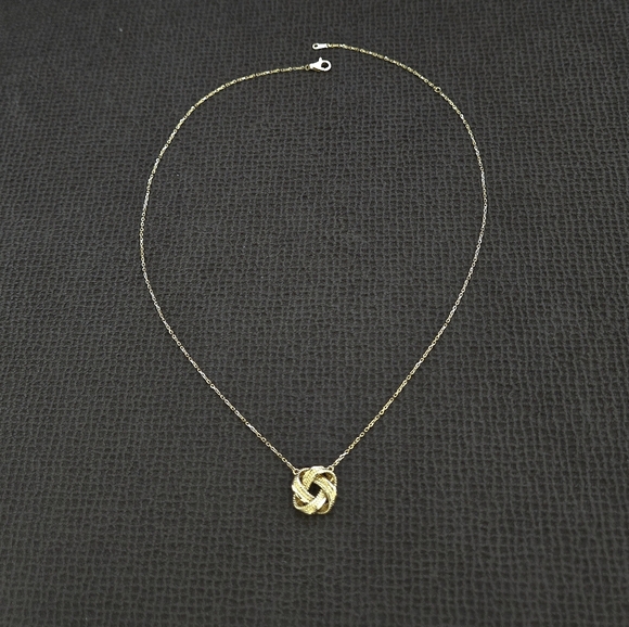 Rachel Zoe Gold💛 Stationary Love♥️ Knot🪢 Pendant Necklace - NWT - Picture 13 of 15